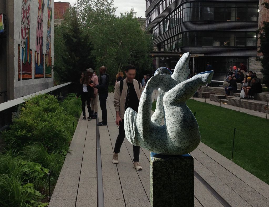 Monumental Sculpture, Sculptor Tomas Oliva