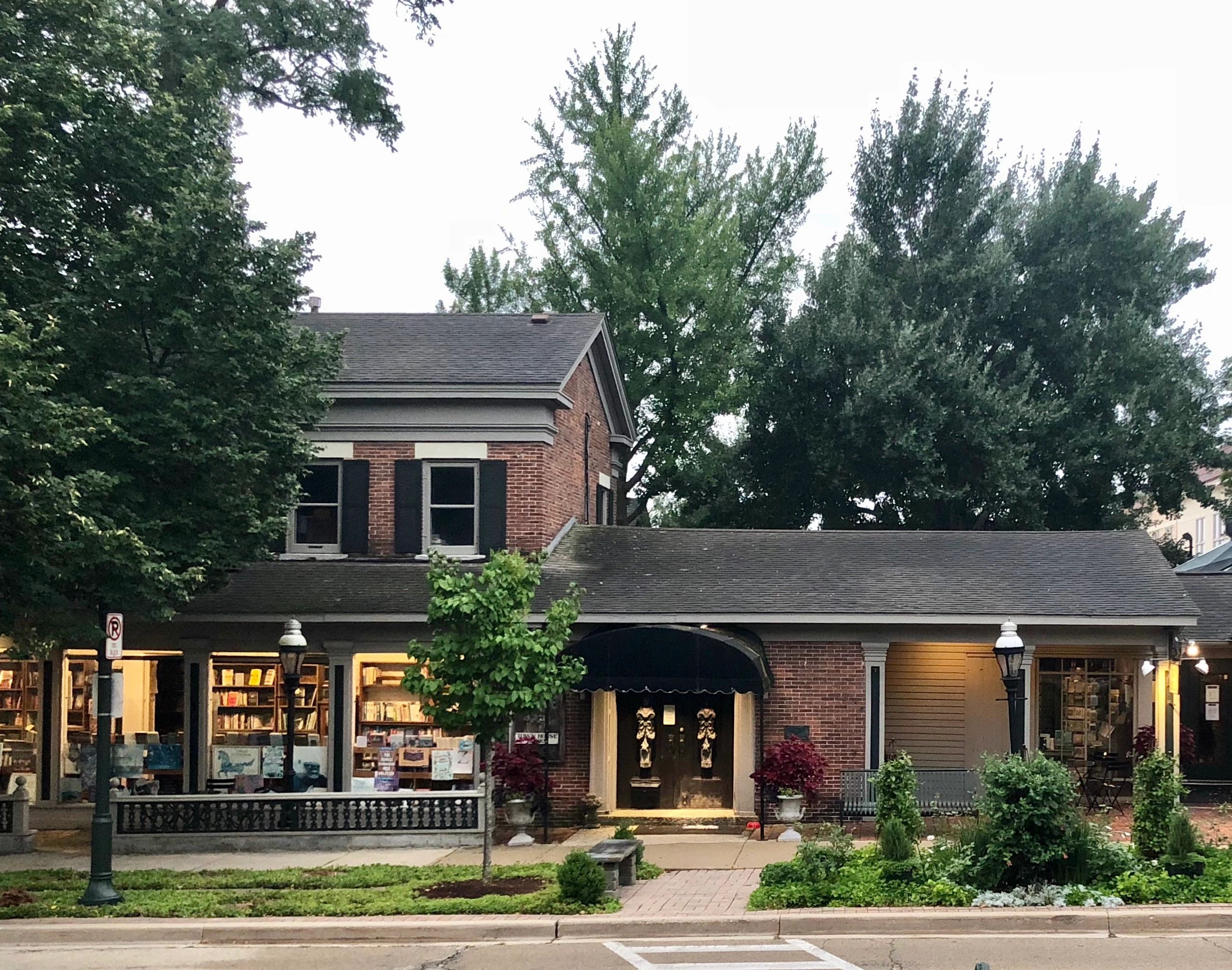 Town House Books & Cafe in St. Charles, IL