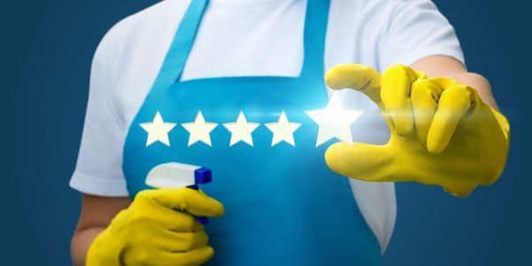 Cleaning lady shows the fifth star on a blue background.