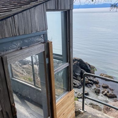 This rustic shack at the Vacation Rental called the Surf Chalet in Shirley is the best quiet spot.