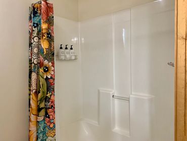 Full size shower / bathtub with shampoo, conditioner and body wash.