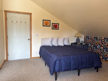 Wolf Den: Cozy stay