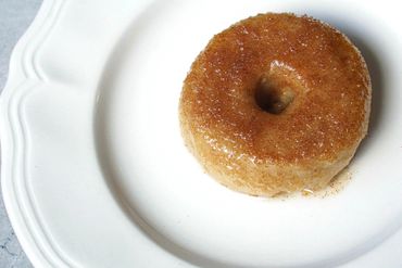 IDDSI shaped purée bread mix doughnut. Shaped purée bread cake. Purée shaping for purée bread.