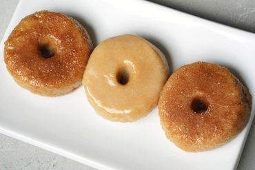 IDDSI shaped purée bread mix doughnut. Shaped purée bread cake. Purée shaping for purée bread.