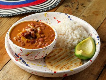 Cazuela de Frijoles Colombiana