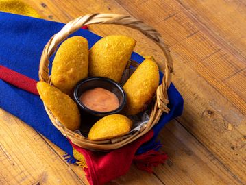 Empanadas Colombianas preparadas en Parceros Cafe