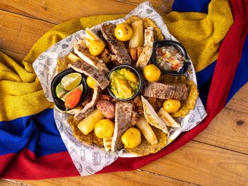 Picada Montañera del Menu de Parceros Cafe, el restaurante colombiano en Merida Yucatan