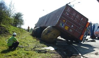 High pressure and 4 X 10 Tonne low pressure two metre lift Air lifting bags.