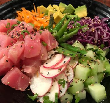 Fresh, flavorful tuna Poke Bowl / Sabroso Poke con atún