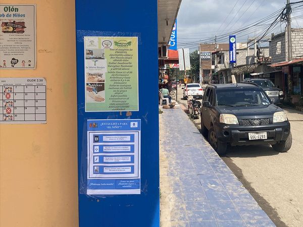 El Nino flier on wall outside the comuna gathering building