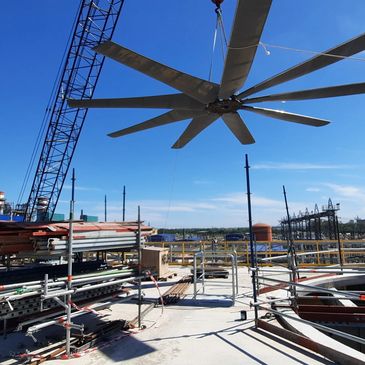 Montaje de ventilador con ayuda de grua de gran porte.