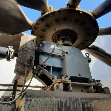 Mantenimiento de un reductor de un ventilador en una torre de enfriamiento