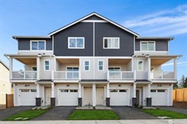 Kathy Stewart showing a home in Nordmandy Park Seattle, WA – trusted local real estate expert