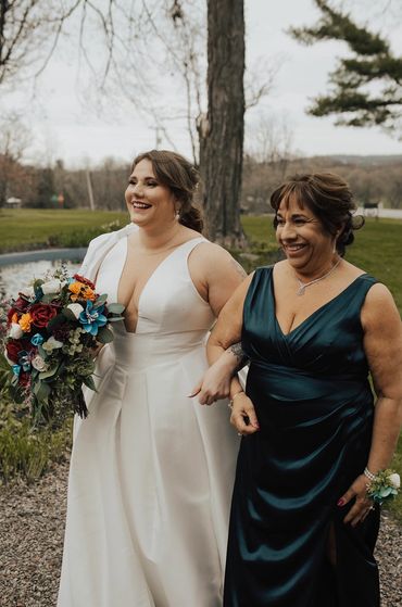 cascading bridal bouquet and mother of the bride corsage