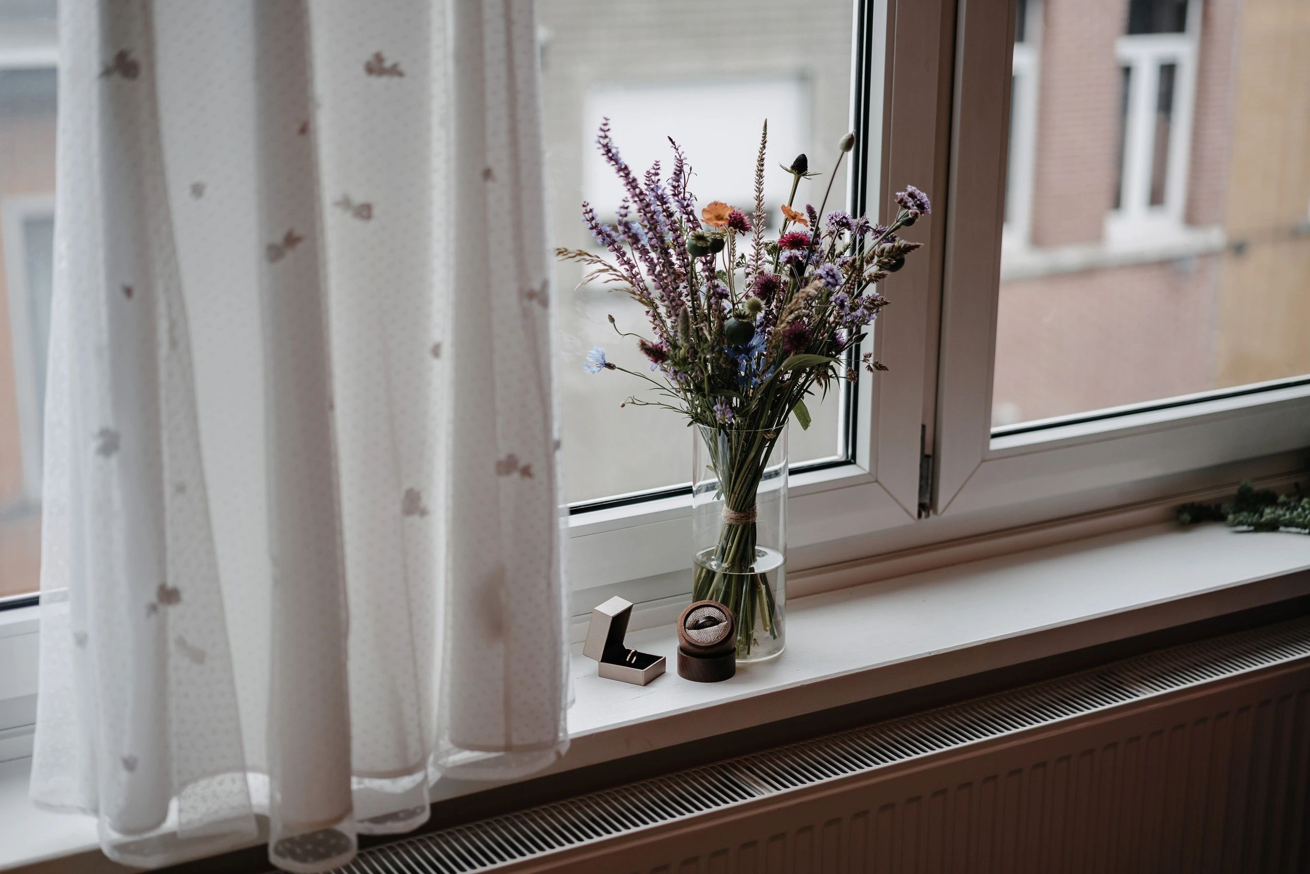 Fotograaf: Jonas Op de Beeck
Bruidsboeket
Jurk
Bruidsjurk
Trouwkleed
Veldbloemen
Boeket