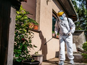 Specialist in protective gear spraying