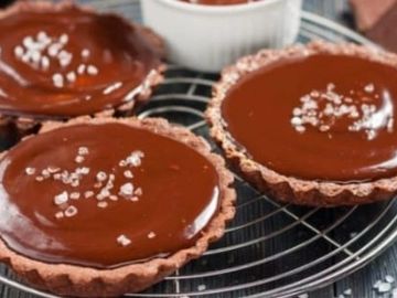 a delicious chocolate/caramel sauce and pink salt flakes on a shortbread crust
