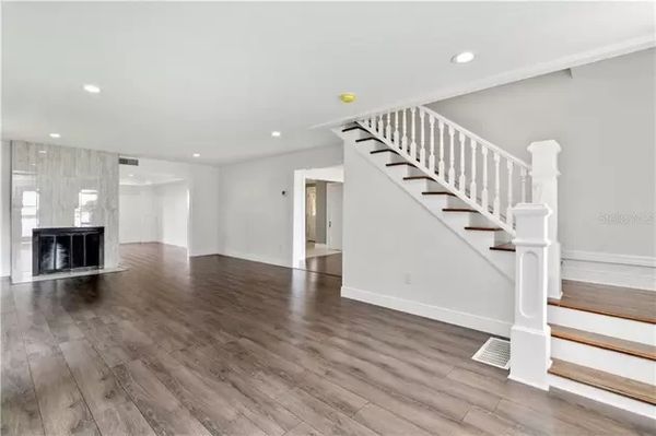 Home interior painted and cleaned prior to move-in in Auburndale, Florida.