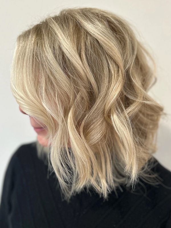 Blonde classic highlights, glaze and layered cut
