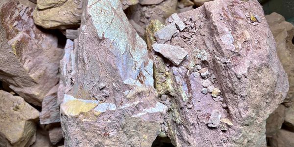 Beautiful lilac ichre. Very rare.