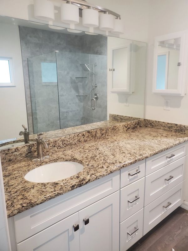 Clean contemporary bathroom