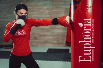 Boxing session with supervision of a personal fitness trainer.