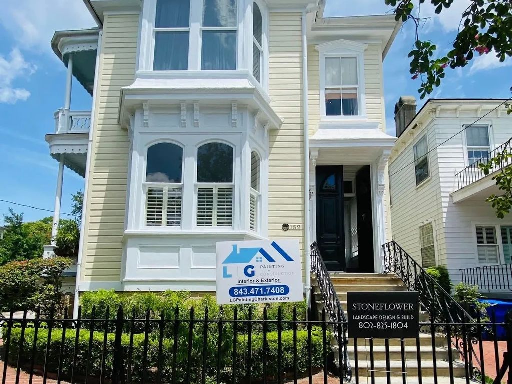 Exterior house painting completed in Historic Charleston, SC. Fresh paint, detailed trim work, and professional craftsmanship by LG Painting + Construction. #ExteriorPainting #HistoricCharleston #CharlestonSC #HousePainters #LGPaintingConstruction