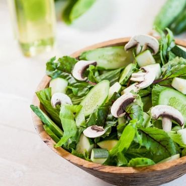 Verduras verdes picadas para ensalada