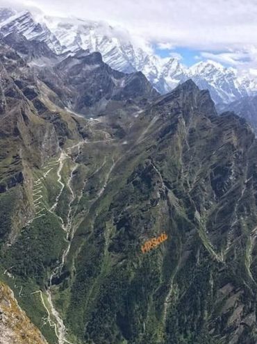 A breathtaking pilgrimage path through the Himalayas leading to the divine serenity of Sri Hemkunt S