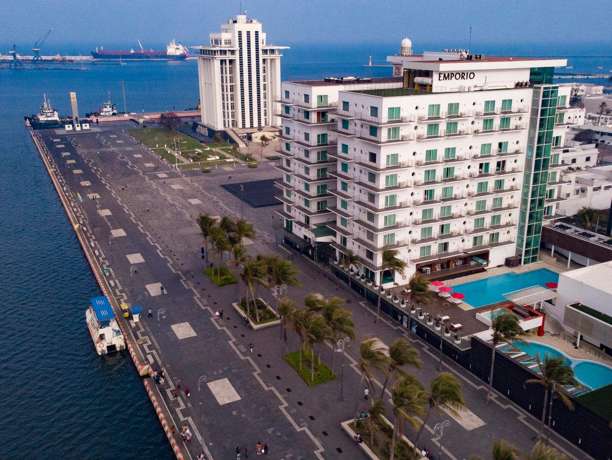 Fachada del Hotel Emporio en Veracruz