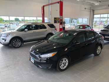 ABRA of Sioux Falls North estimating bay with cars waiting to have body repairs