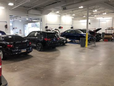 ABRA of Sioux Falls South repair shop with cars being fixed.