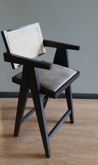 Ahşap Hazeranlı Hasırlı Bar Sandalyesi modelleri için internet sitemizi ziyaret edebilirsiniz.