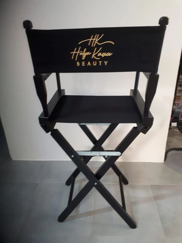 Makyaj Sandalyesinde isme ve markanıza özel baskı yapılabilir.