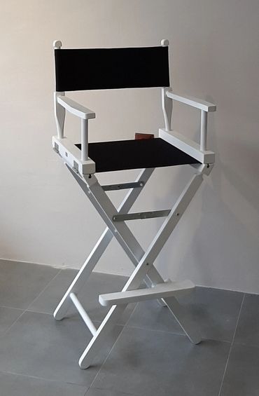 Rejisör Koltuğu keten kumaş ve dış mekan cilalıdır.