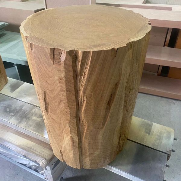 Toro de madeira de carvalho decorativo para exterior ou interior .

Medidas 45 diametro x 0,65 altur