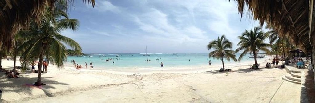 White sandy beach and turquoise water in Playa del Carmen, Riviera Maya, Mexico