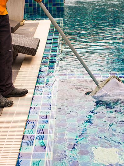 swimming pool cleaning maintenance