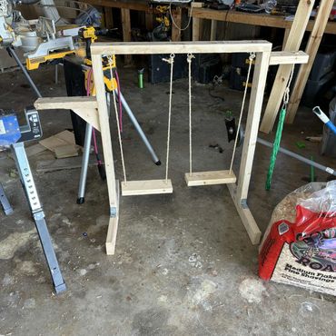 Chicks just wanna have fun! Chicken swing includes snack bag attachment.