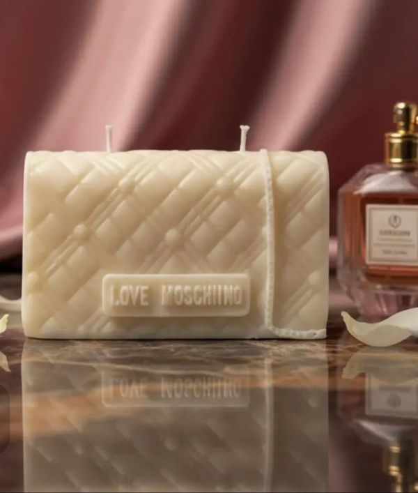 This popular designer inspired candle bag. Made from soy wax and scented.