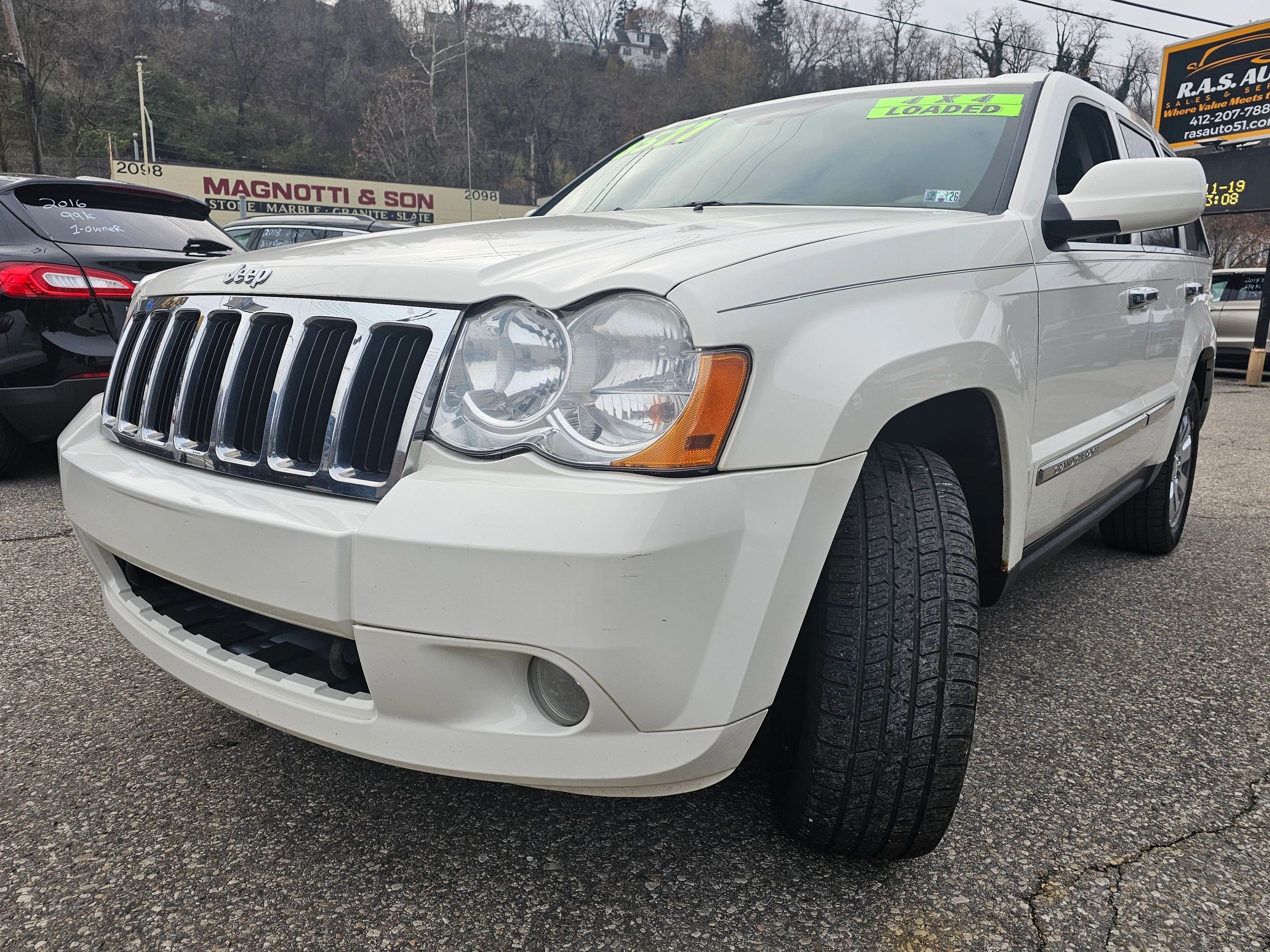 2010 Jeep Grand Cherokee Limited's photo