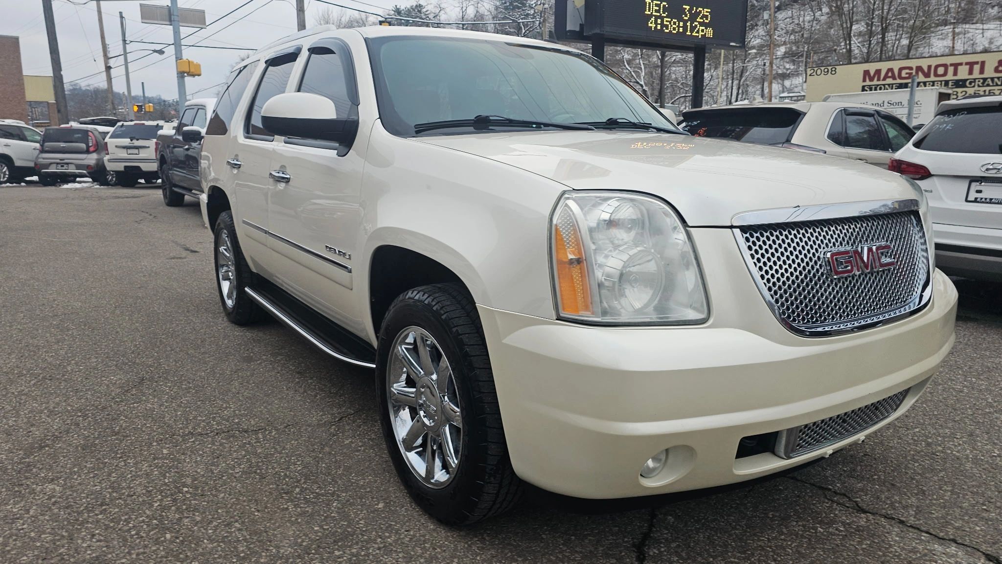 2011 GMC Yukon Denali's photo