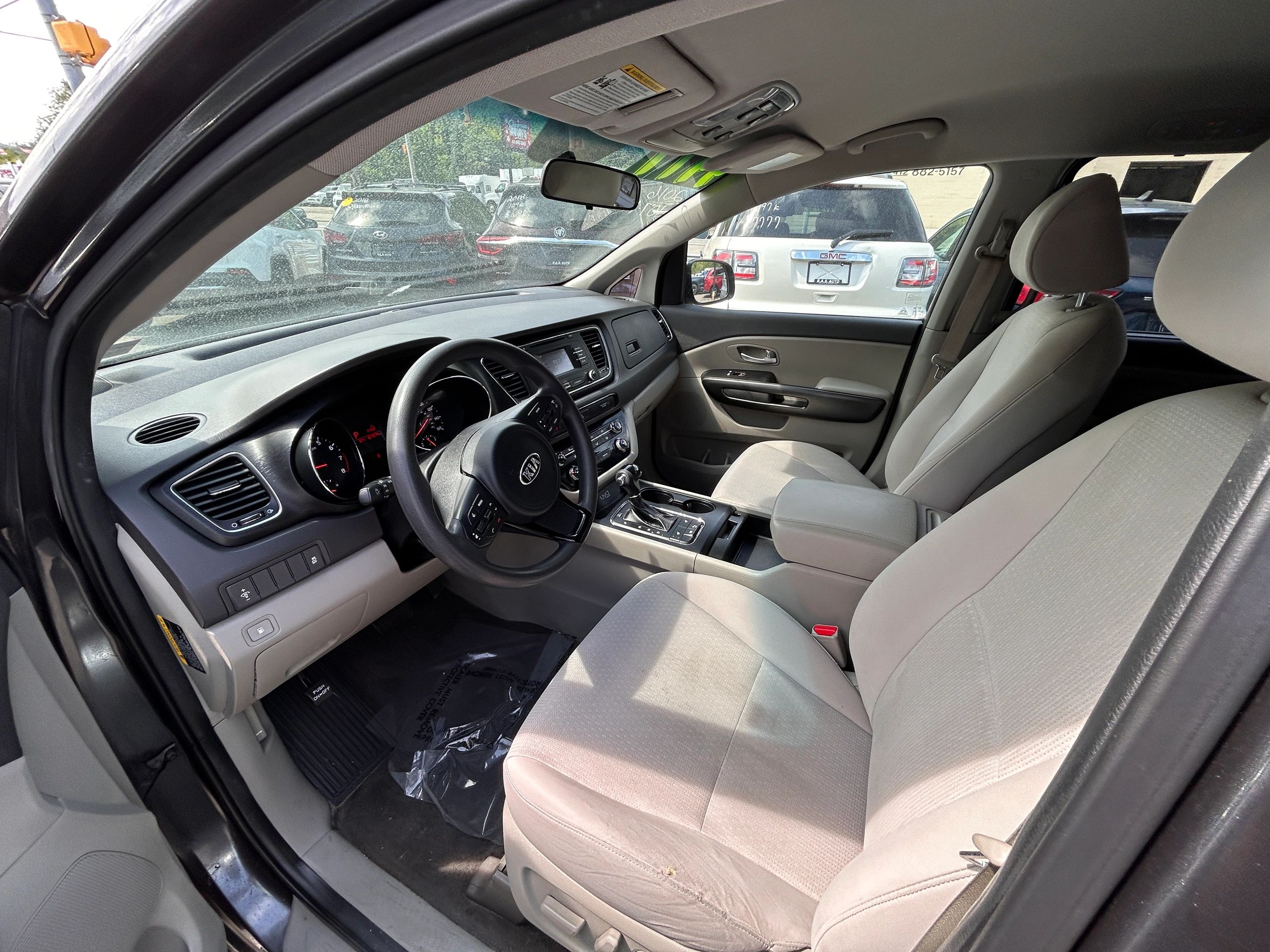 2016 Kia Sedona LX - Photo 11