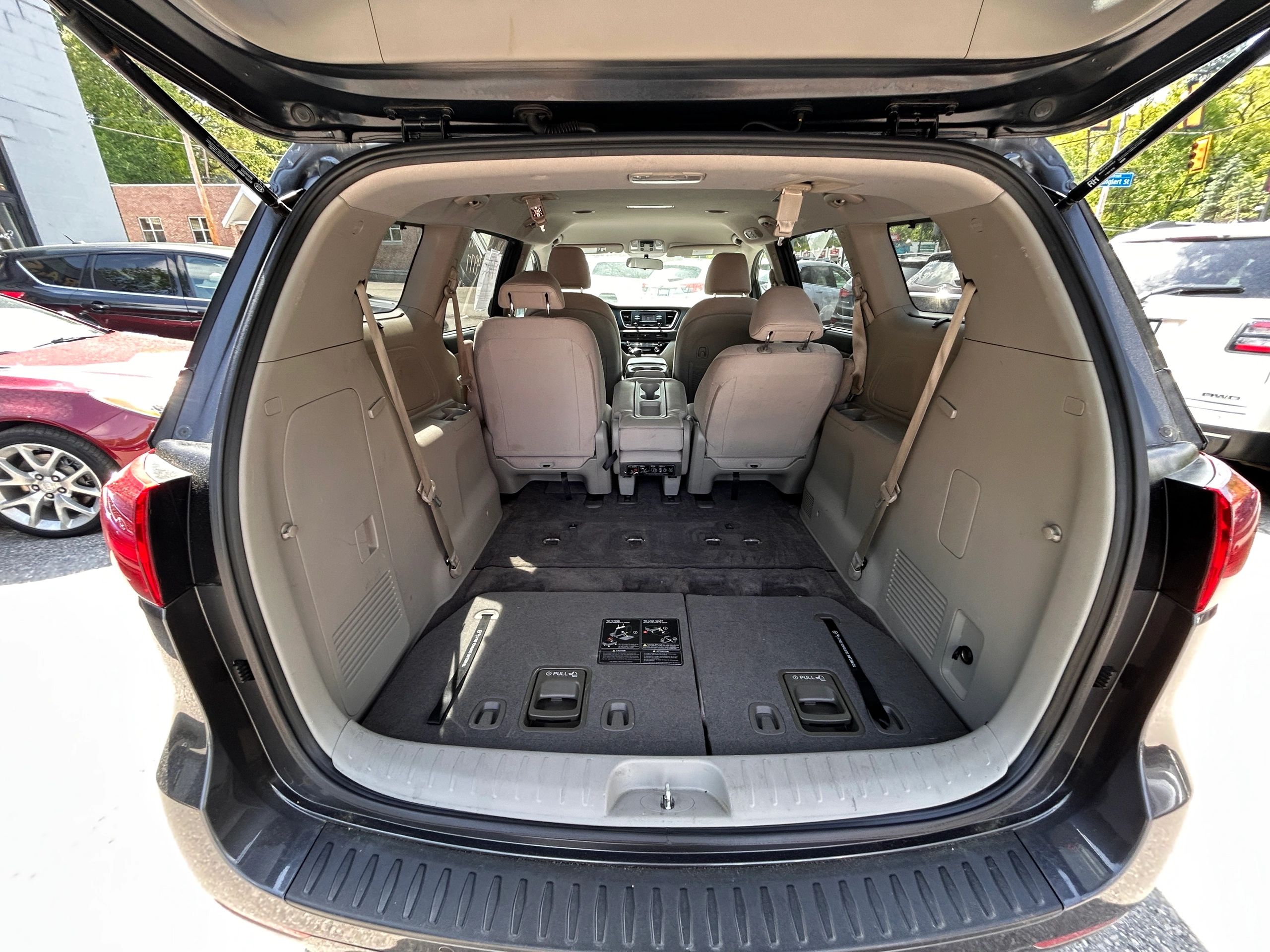 2016 Kia Sedona LX - Photo 10