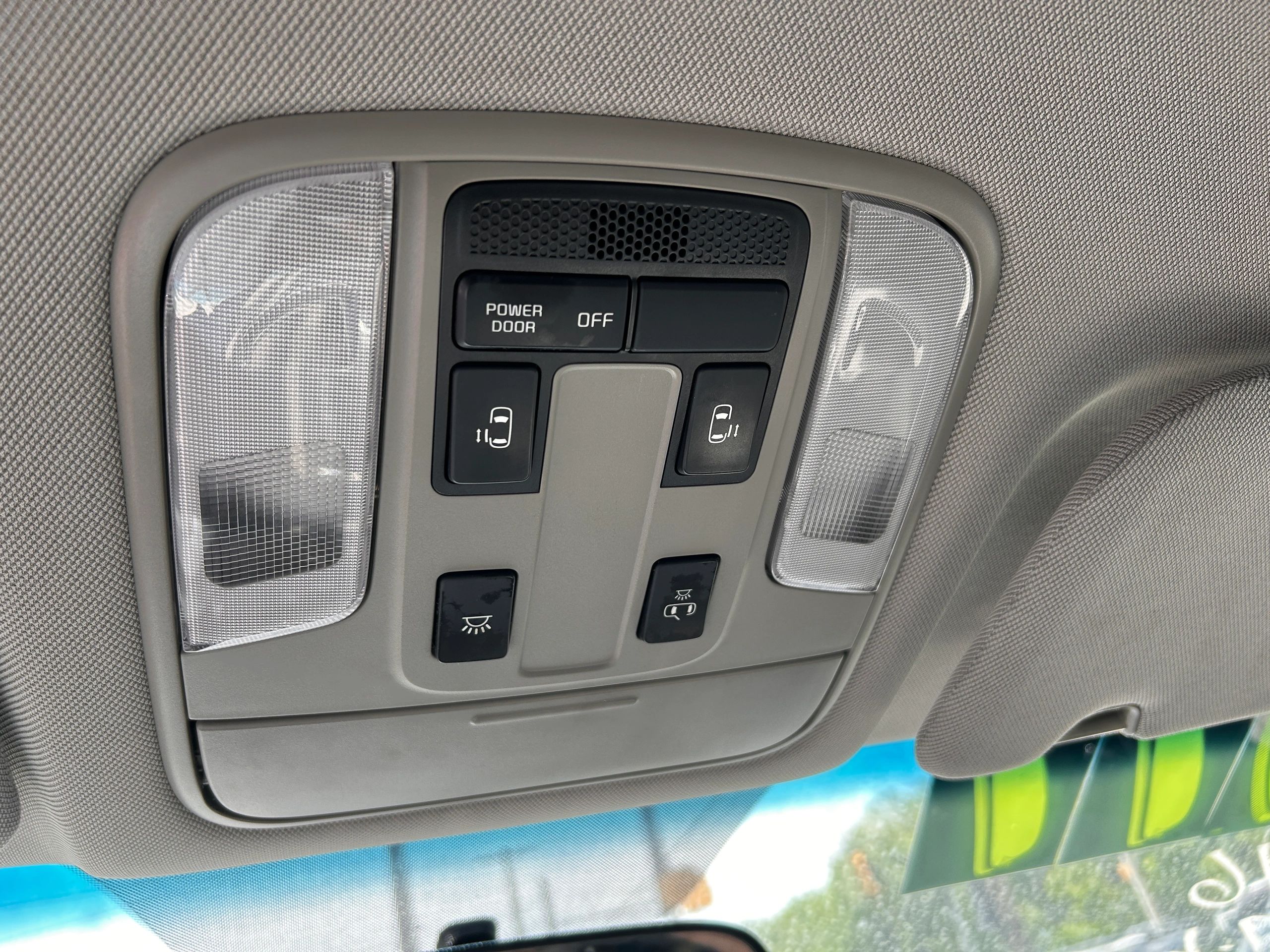 2016 Kia Sedona LX - Photo 13