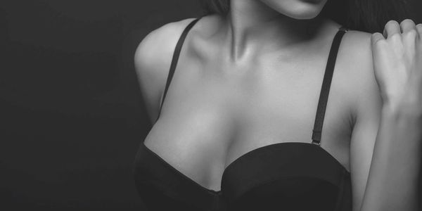 Woman in pic considering a breast lift depiction