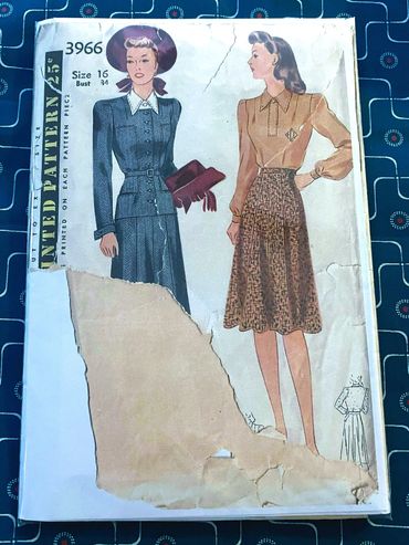 Simplicity 3966 1940s Vintage Dress Pattern
Jacket, Blouse and Skirt Pattern