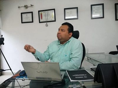 Mtro. Armando Silveira, impartiendo capacitación en linea a profesionales de la industria auditores