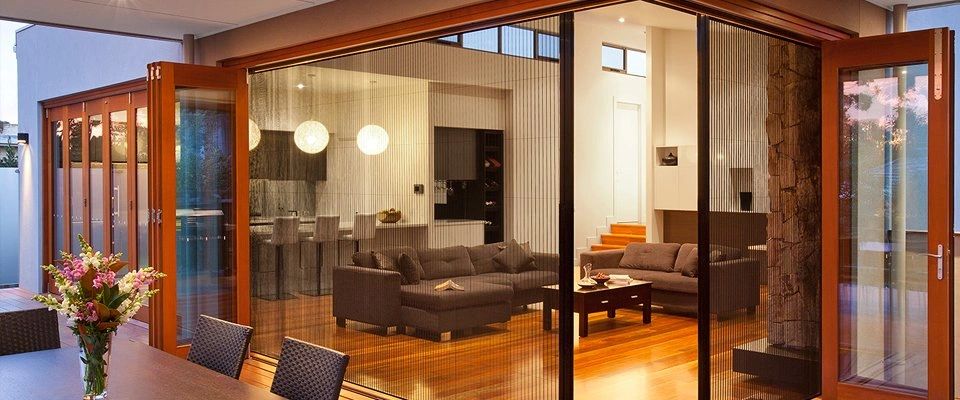 zig zag multi-panel corner screen