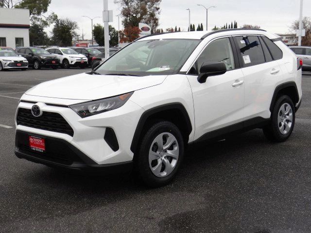 2019 Toyota RAV4 LE's photo